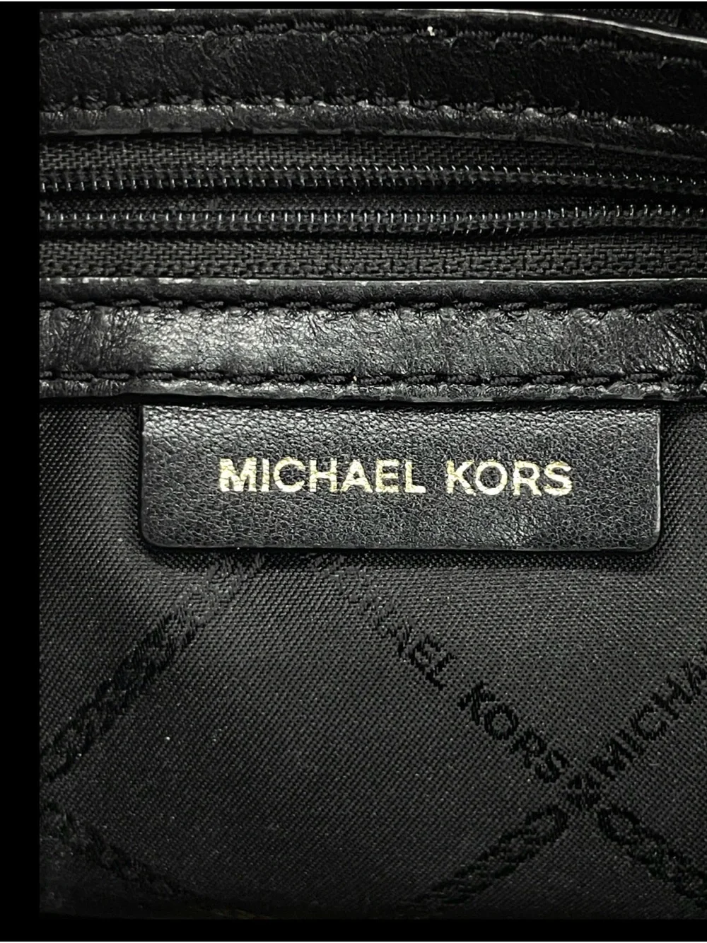 MICHAEL KORS  Jet Set Medium Quilted Camera Bag